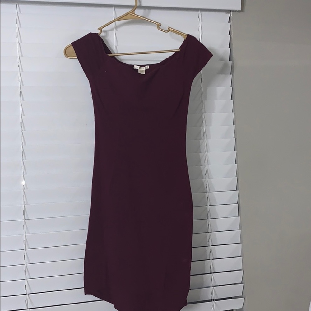 Red velvet shoulder dress